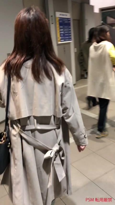 同僚のパンチラ撮ったらハミ毛していた！