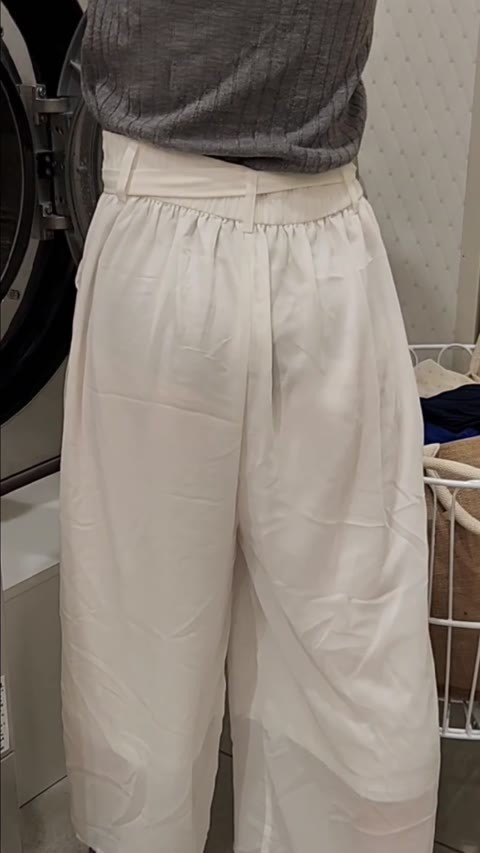 【透け透けワイドパンツ】コインランドリーでパンティー透け