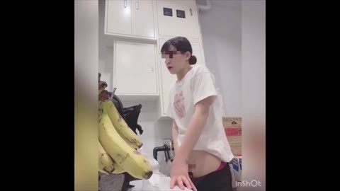 【アルバイト女子／更衣室を隠し撮り】バイト終わりの着替えで店長に内緒のイキまくりオナニー！（mp4）