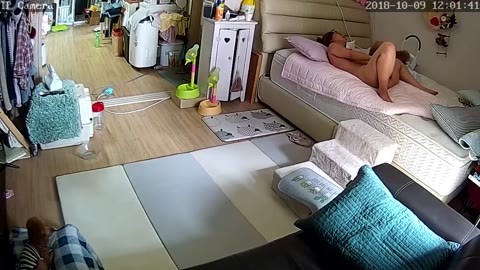 メガネ美女は全裸で大開脚オナニーが日課他全５名