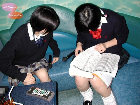 現役ｊｋ２人とカラオケで・・・個人撮影