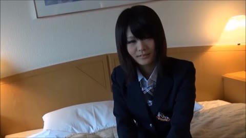 大学生の彼女に制服コスしてもらって、3Ｐパイパン中出しSEX