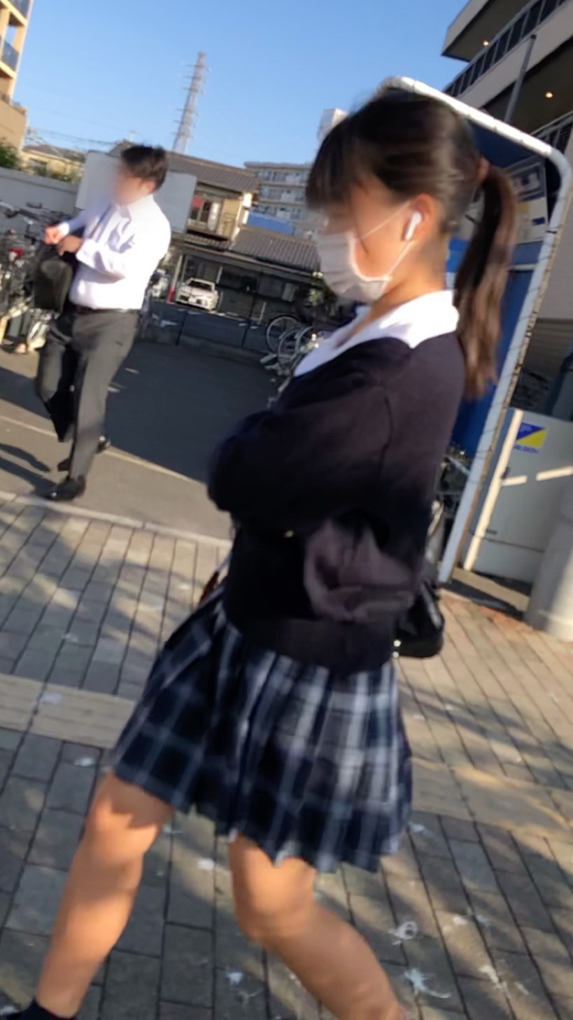 【放課後の眺め75】小柄なＪＫの生足と大きいお尻に大興奮！！