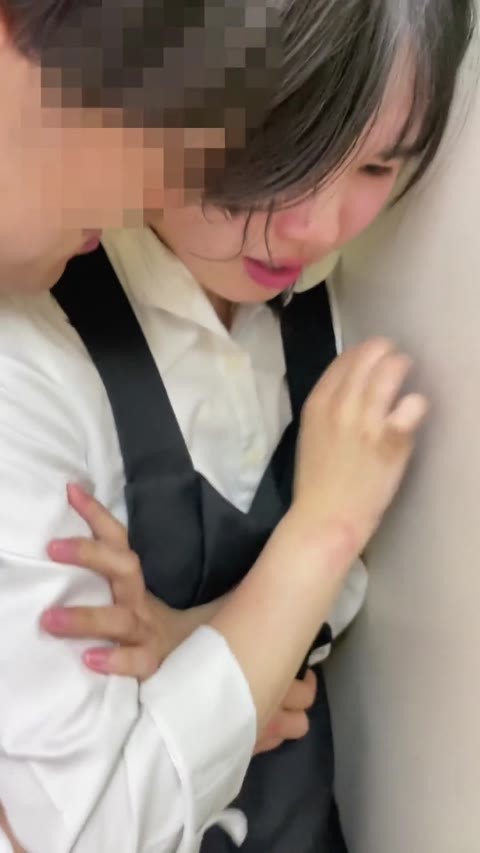 【号泣イジメ流出】東京都S区個人経営パティスリー／鼻水まで垂らして号泣するJ○に過激イジメ／無慈悲の中※しと精子ぶっかけ【イジメ