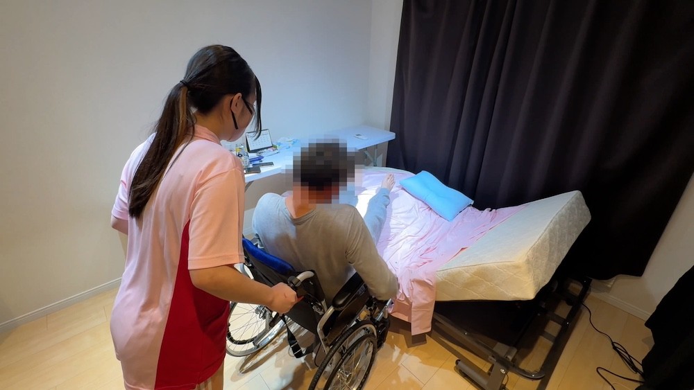 俺の訪問介護嬢 優しい美人研修生 入浴介護中に巨乳と美尻もみ放題