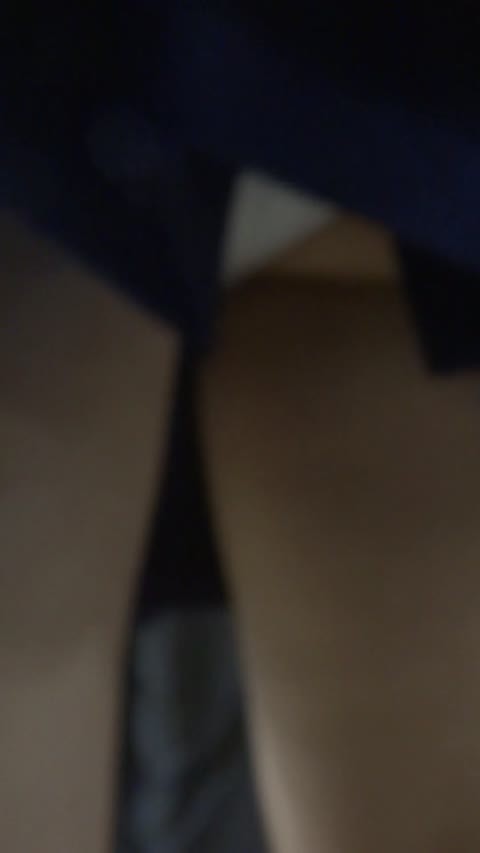 パンチラ盗撮 制服女子 電車内で白パンツ密着撮影