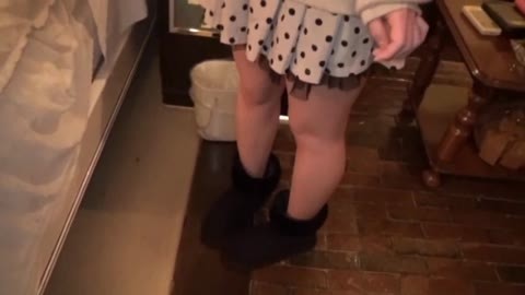 童顔なち〇つちゃん18歳におしっこぶっかけ変態ぷれい