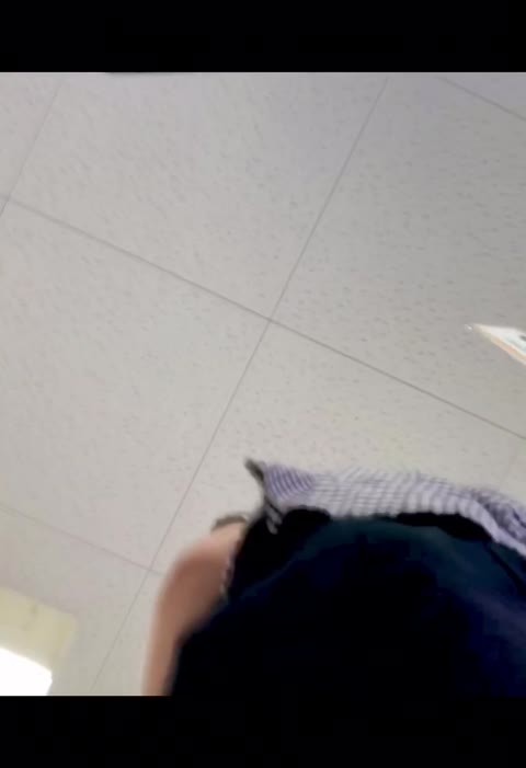 完全オリジナル素人逆さ撮り！肌色ストッキングの美意識高い系人妻OLさん達に特攻しました！40号機(スマホ撮り)