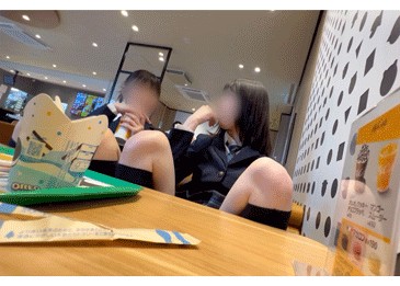 【パン撮記⑥】(長尺！)１０代放課後カフェ話！机下の大開帳おぱんつちゃん！