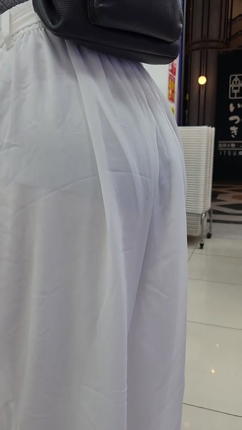 【透け透けワイドパンツ】お買い物中のパンティー透け