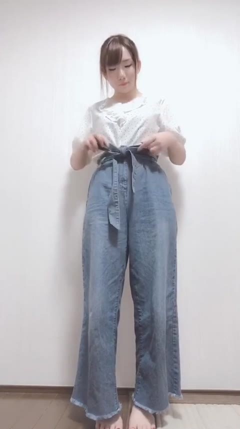 ★美人ＪＤがエッチな姿を見せる♪