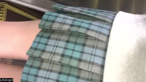 JR〇〇駅ホーム粘着