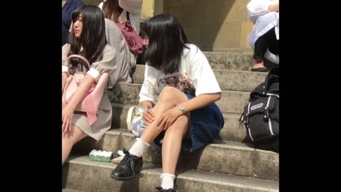 私服お姉さん#60 爽やかなJD系美女の無防備座りパンチラ！