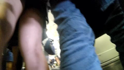 【顔モザイク無】FHD_長尺！駅構内～電車内撮影！集団JKの太ももと童顔JKの白Ｐパンチラ！