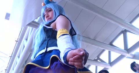 まさかのノーパンの美女コスプレイヤーがいた
