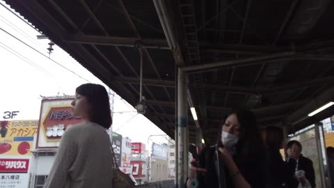 もうめくっちゃう！制服Kのスケべな逆さめくりパンチラ