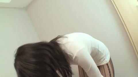 個人撮影『ネットで出会った不思議ちゃんなむすめを、生でハメて撮って中に発射しました』　まりこちゃん