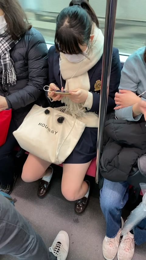 仲良しJK風制服美女の対面エロ過ぎるミニスカ生脚196