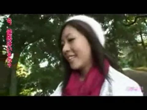 セックス慣れしてない10代の美少女が人に見られながら中出しされる！