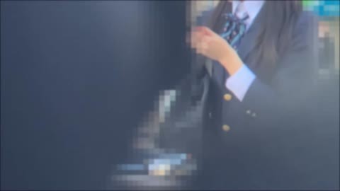 【電車**】【黒髪ツインテール女子〇生】【スレンダーな清楚系】★嫌がる清純派女子〇生★身体は我慢できずにフル勃起のチク毛乳首★